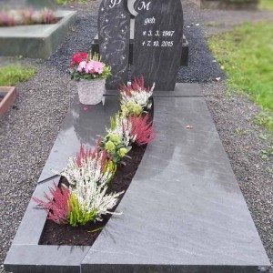 Einzelgräber von Petry Steinmetzbetrieb
