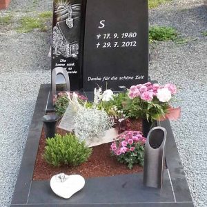 Einzelgräber von Petry Steinmetzbetrieb