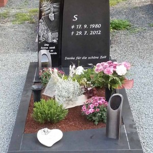 Einzelgräber von Petry Steinmetzbetrieb