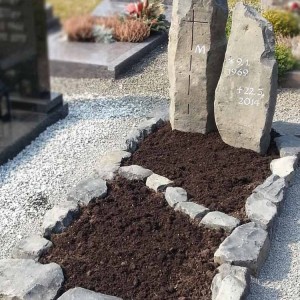 Einzelgräber von Petry Steinmetzbetrieb