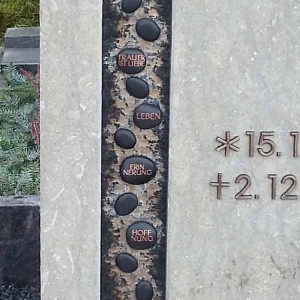 Einzelgräber von Petry Steinmetzbetrieb