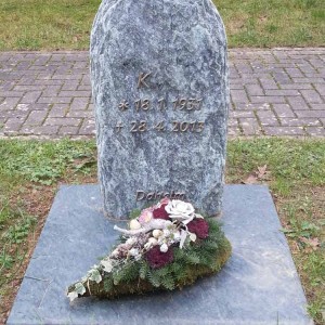 Wiesengräber von Petry Steinmetzbetrieb