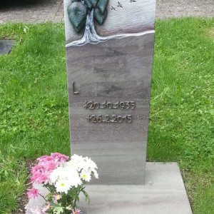 Wiesengräber von Petry Steinmetzbetrieb